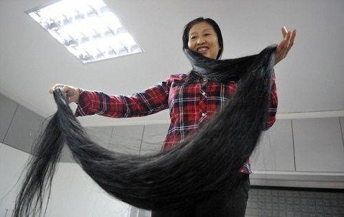 Косата на тази жена е дълга три метра! (ФОТО + ВИДЕО)