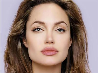 Анджелина Джоли пак ще става родител!