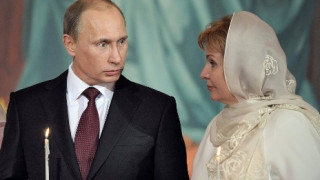 Путин загрижен за бившата си Людмила
