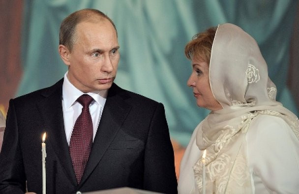 Путин загрижен за бившата си Людмила