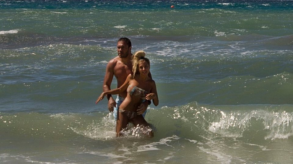 Лудо влюбени: Виж Андреа и Кубрат на морето! (УНИКАЛНИ СНИМКИ)