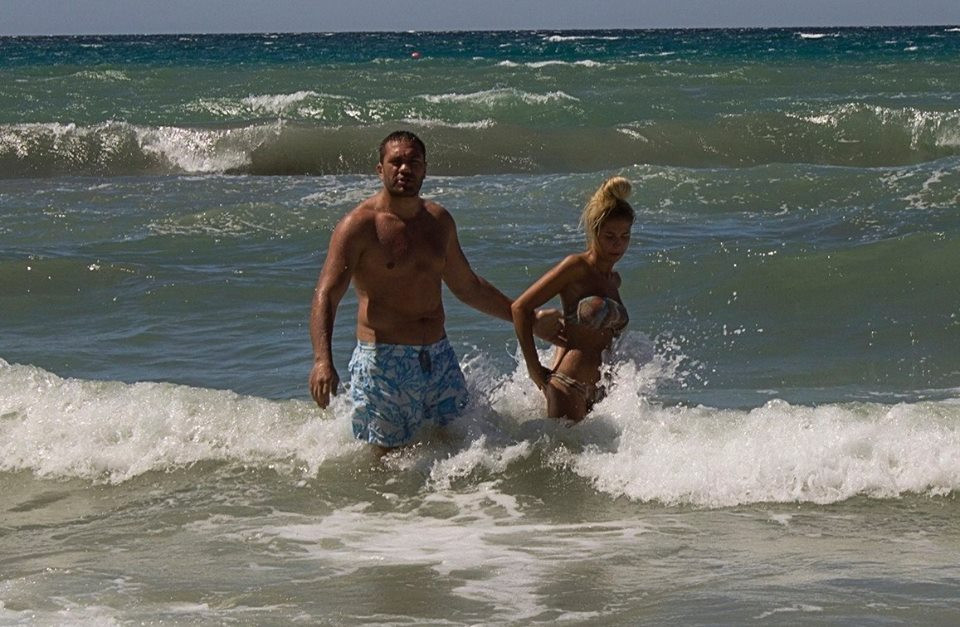 Лудо влюбени: Виж Андреа и Кубрат на морето! (УНИКАЛНИ СНИМКИ)