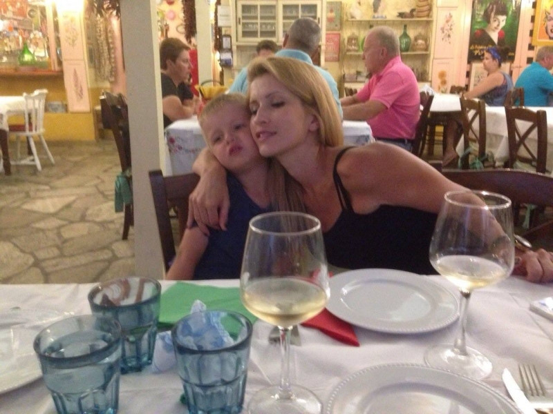 Семейството на Пламен Медаров на луксозна почивка в Гърция! (ВИЖ СНИМКИТЕ)