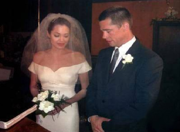 Анджелина Джоли игнорира собствения си татко от сватбата