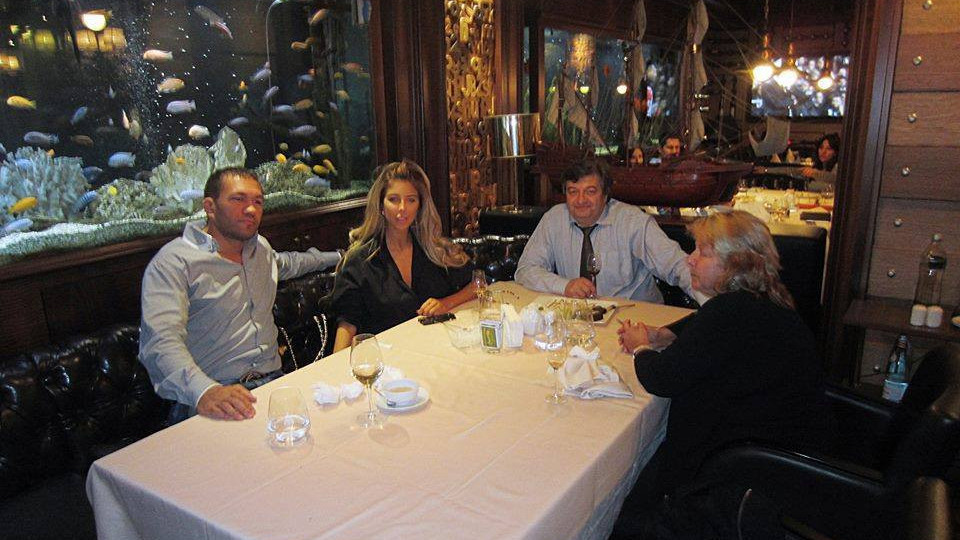 Кубрат Пулев вечеря със семейството на Андреа преди да поздрави Кличко