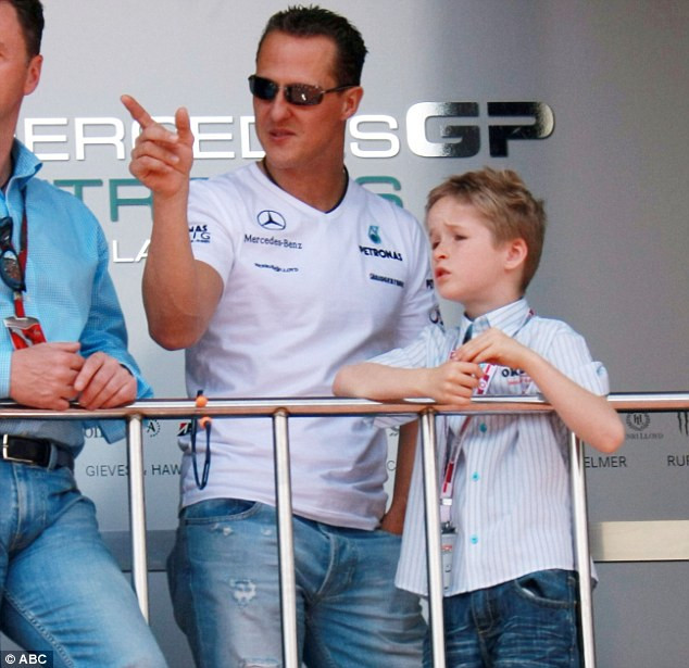 Шумахер едва оцеля, но децата му вече са шампиони (СНИМКИ)