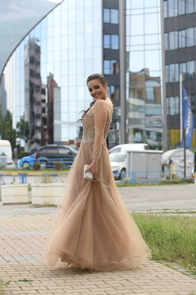 Симона Загорова показа албума от стилния си абитуриентски бал! (НОВИ СНИМКИ)