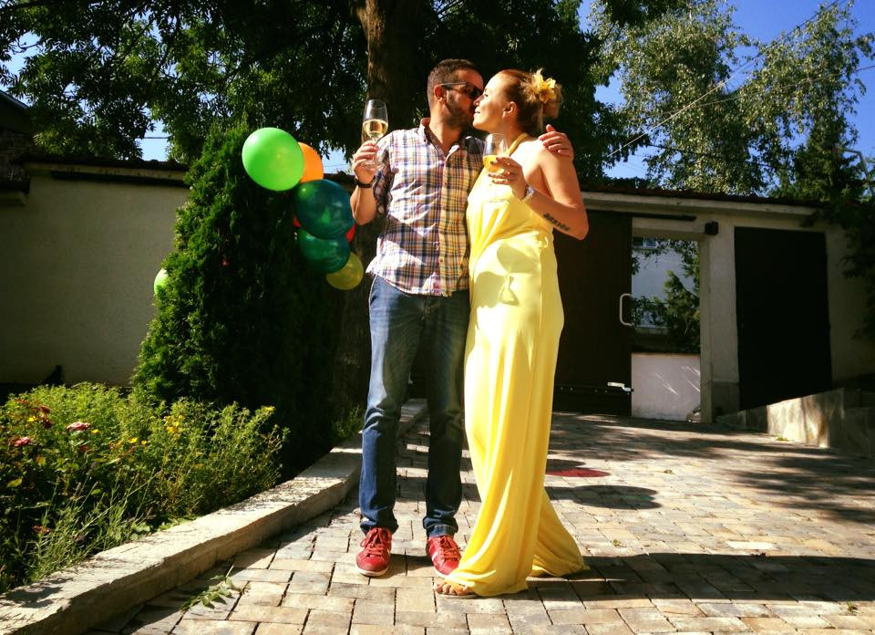 Ново 20: Ирина Тенчева и Ава с общо парти за ЧРД! (МНОГО СНИМКИ от купона + целувките на Иван)