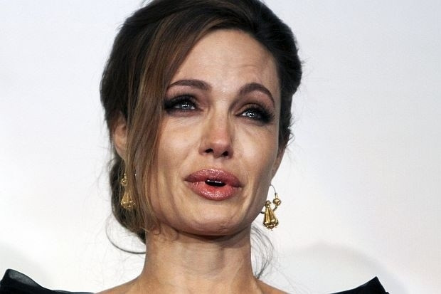 Огромна мъка: Анджелина Джоли се прощава с детето си