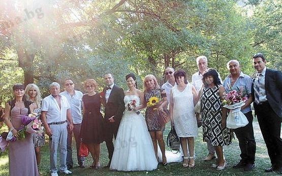 Севдалина и Валентин Спасови ожениха своята Венета на изискано тържество! (СНИМКИ)