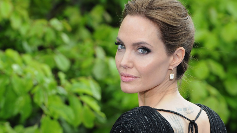 Анджелина Джоли се отказва от хуманитарни дейности: Възмутена е!