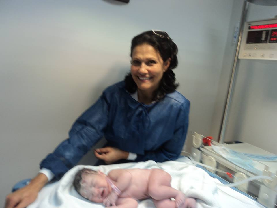 Камелия Воче показа първородното бебе на Деси! (ФОТО)
