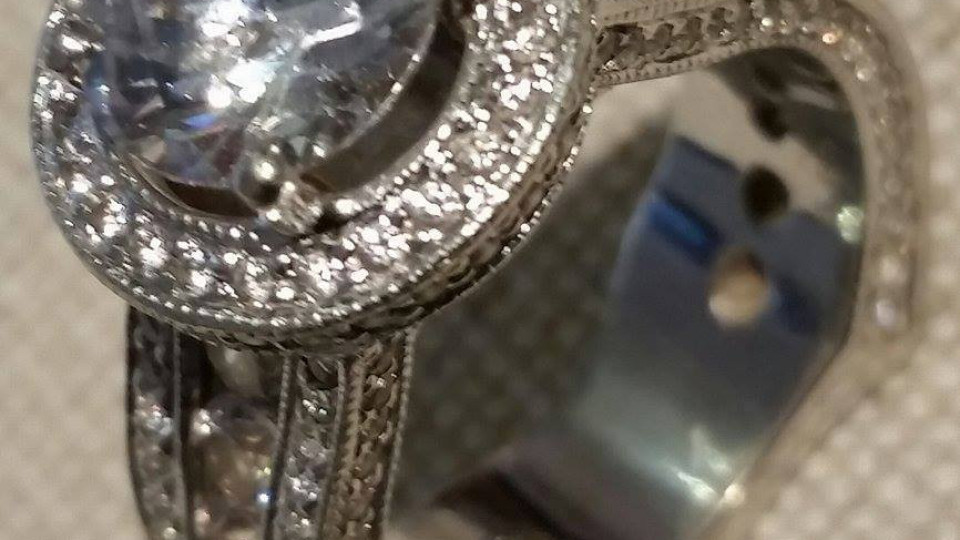 Джино Бианкалана обяви пръстена на Джена на търг! (Вижте великолепието за 50 бона)