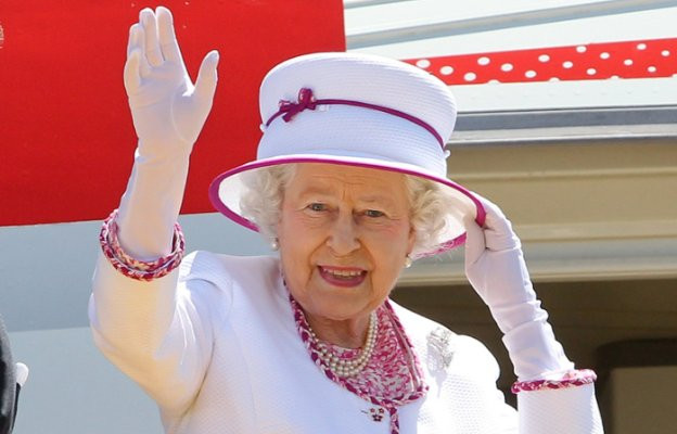 В Англия: Кралица Елизабет се изгаври с народа