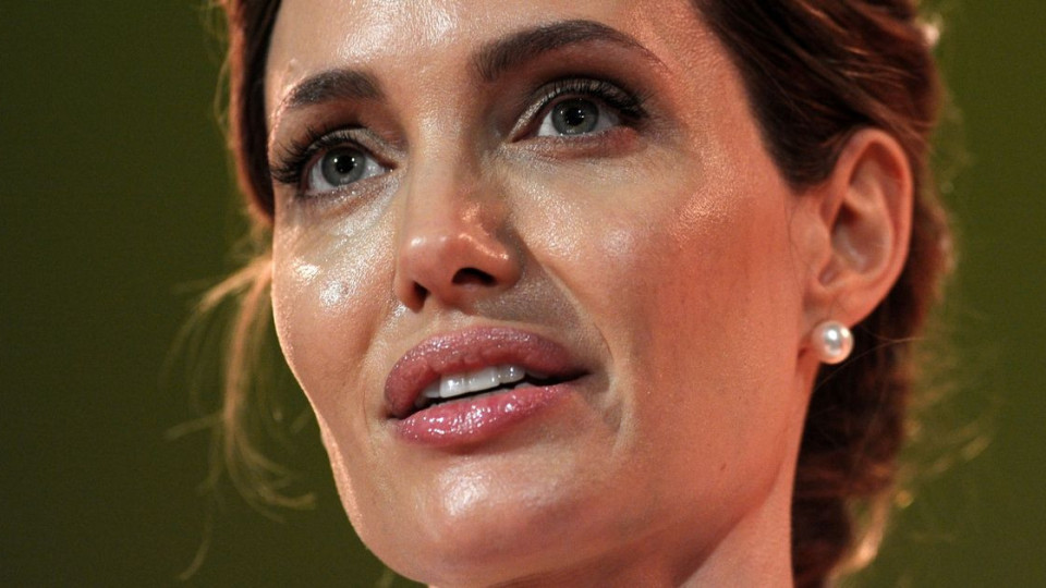 Извънредно: Анджелина Джоли откарана в болница, животът й гасне! (ужасяващи подробности)