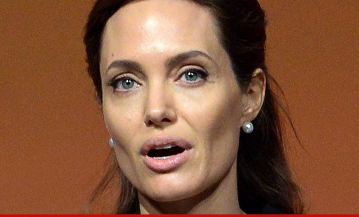 Сериозен удар повали 41-годишната Анджелина Джоли!