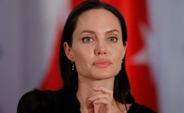 Анджелина Джоли с кардинални действия заради развода! (Вижте първите й думи + отговора на Пит)