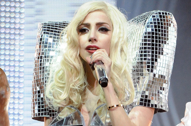 Сензация: Виж какво прави Лейди Гага с българин зад кулисите!