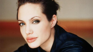 Анджелина Джоли на 42: Кръв, татуировки и още нещо...(Разтърсваща изповед)