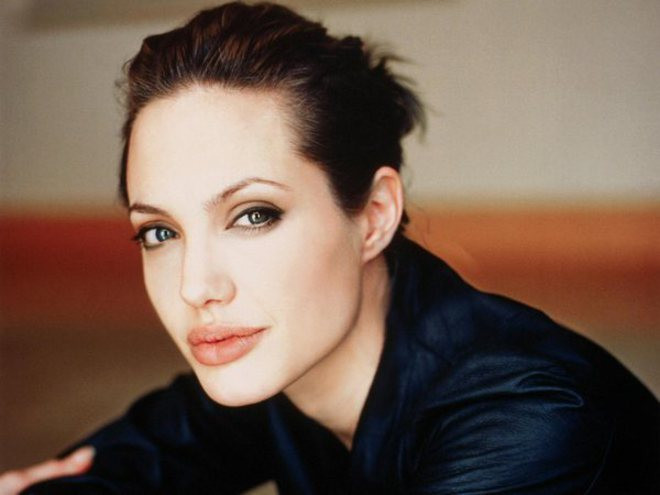 Анджелина Джоли на 42: Кръв, татуировки и още нещо...(Разтърсваща изповед)