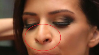 Феновете ужасени: Защо носа на Преслава се разпада? (Виж тук)