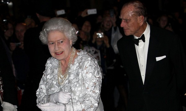 След 70 години брак: Кралица Елизабет Втора и принц Филип се разделиха! (Пълни подробности за скандала)