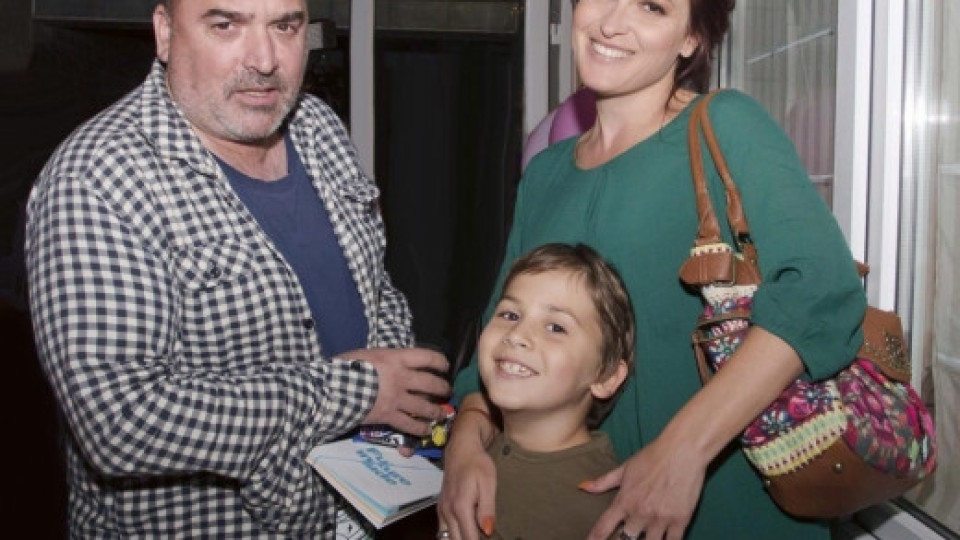 Разкритие: Ани Цолова има доведена дъщеря, откраднала татко й Васил Мичев от първата му жена! (виж тук)
