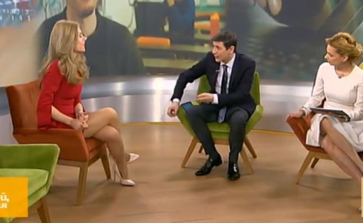 Деси Банова втрещи зрителите: Виж как се появи в ефир! (навря си голите баджаци в лицето на Виктор Николаев - снимки)