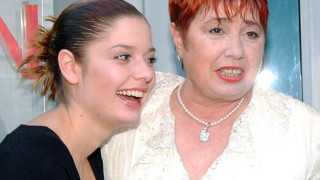 Алекс Сърчаджиева в изповед за майка си: Тя беше друг човек извън сцената!