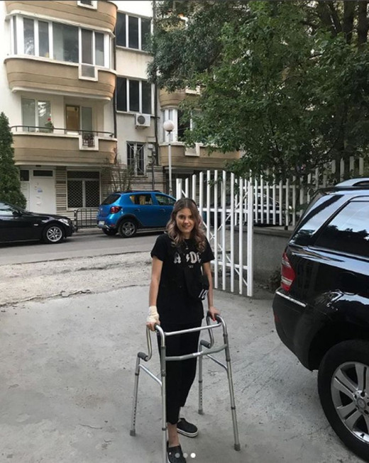 Кристин Илиева се опитва да ходи - СНИМКИ