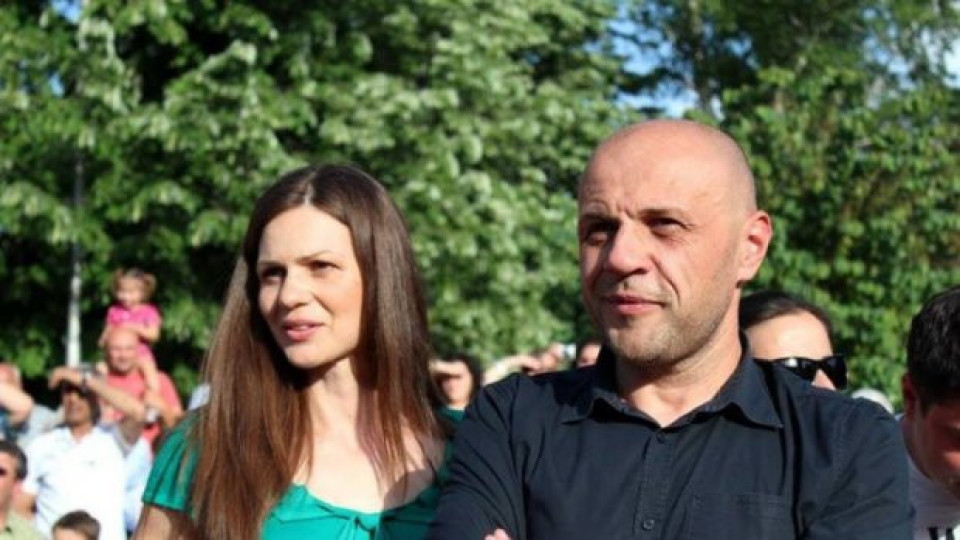 Съпругата на Томислав Дончев избесня: Колкото и да ме триете, винаги ще казвам истината!(Виж още)