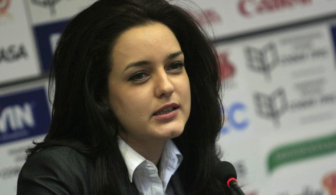 Соня Колтуклиева алармира за поредната измама: Калина Крумова ще „тества” шофьори за половин милион? (Виж тук)