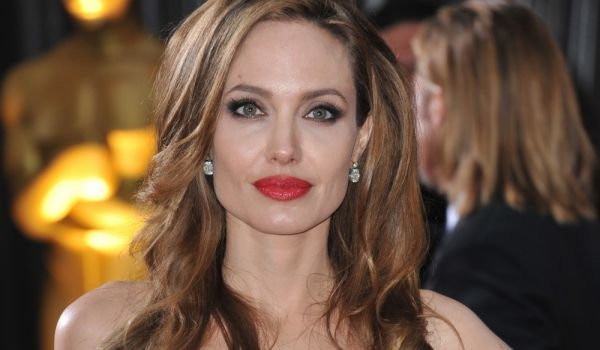 Ужас: Анджелина Джоли се нуждае от спешна помощ!