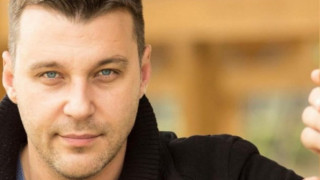 Нов мъж омая Христо Калоферов! Журналистът пътува с метрото