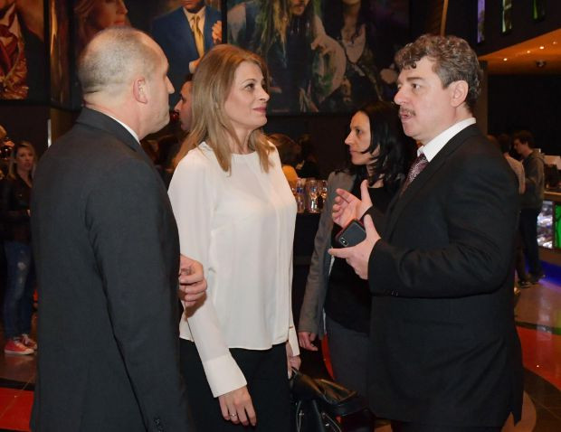 Президентът Радев на премиерата на първия филм на Камен Донев! (виж тук)