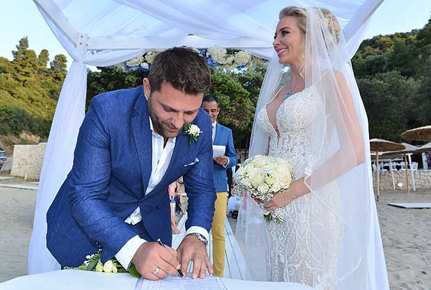 Честито: Антония Петрова и Ивайло Батинков се ожениха отново през уикенда! (виж тук)