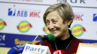 Нешка Робева чукна 73! Великата треньорка с уникален жест към феновете си