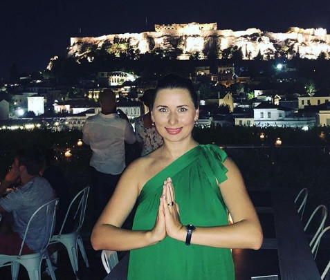 Наталия Кобилкина се установи в Гърция, нае си и преводач! (още подробности)