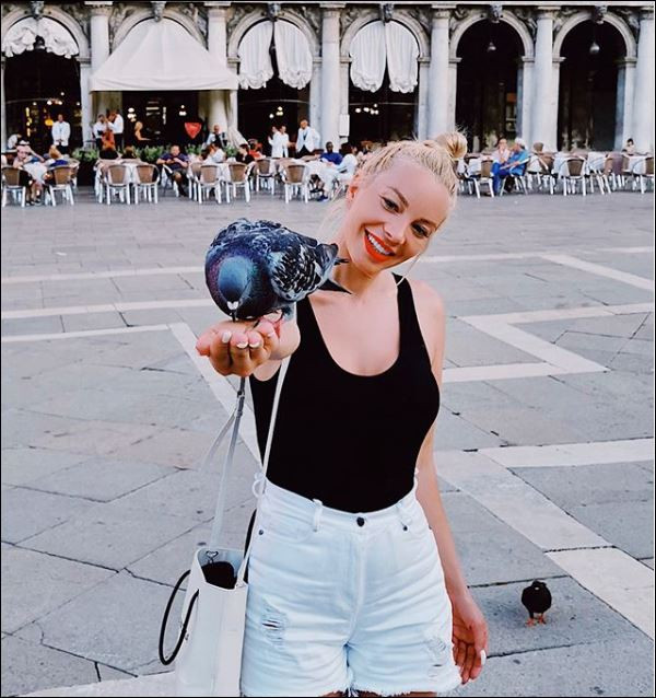 Гаф: Емилия с незаконна издънка във Венеция! (още подробности)
