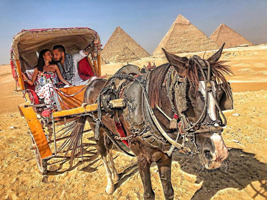 Лудо влюбен: Джино заведе красивата Кристиана в Египет! (виж тук)