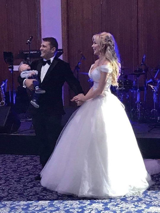 Ексклузивно: Антония Петрова и Ивайло Батинков вдигнаха масонска сватба! (виж тук)