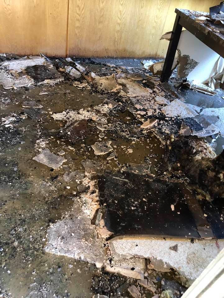Къщата на Кичка Бодурова изгоря! (СНИМКИ)