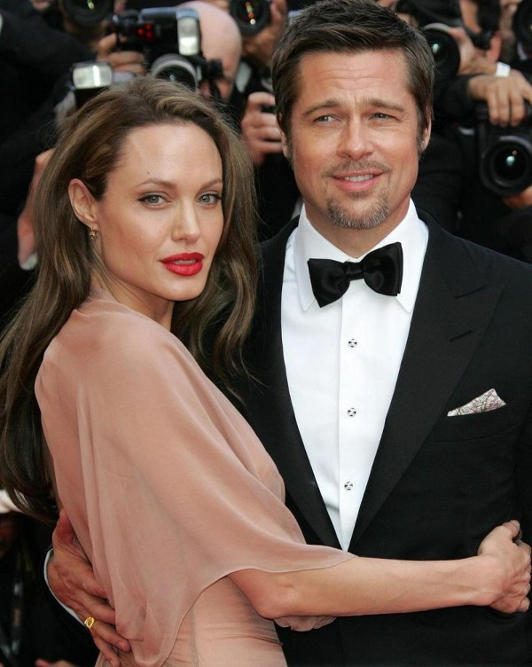 Таткото на Анджелина Джоли я разгневи: Не спира да брани Брад Пит!(Виж още)