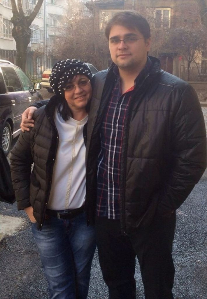 Корнелия Нинова в ужас: Синът й не може да се върне в България!