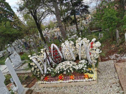 Тъжно: Децата на Милен Цветков погребаха баща си! (СНИМКИ)