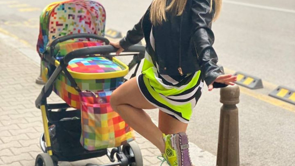 Уха: Виж колко струва бебешката количка на Лора Караджова!