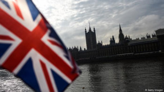 Великобритания с тежка секира по чужденците