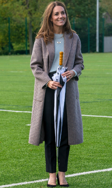И тя е човек: Кейт Мидълтън с първа модна издънка!(Виж още)