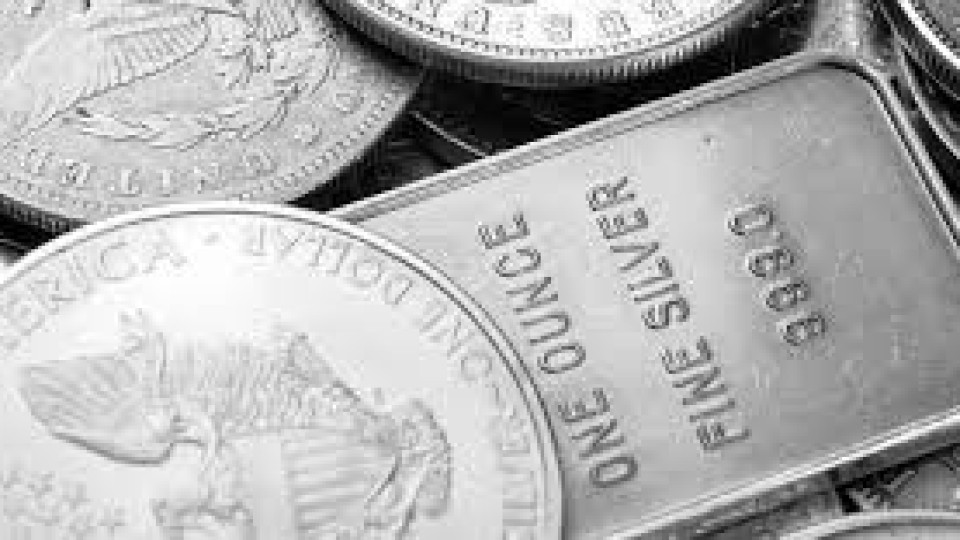 Каква е връзката между отрицателните лихви и цената на среброто?