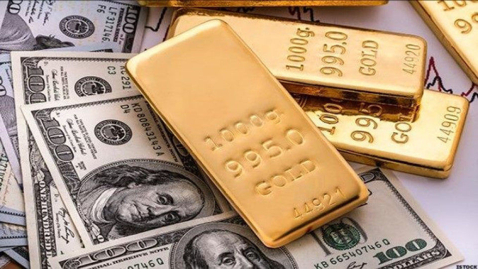 Цената на златото тръгна нагоре, а доларът продължава да пада